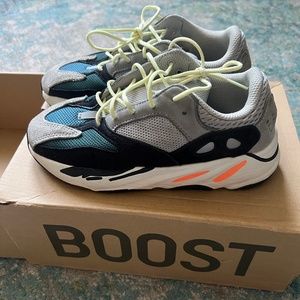 Yeezy 700 boost